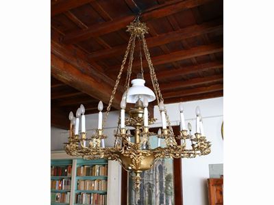 Grande Lampadario in Bronzo Dorato