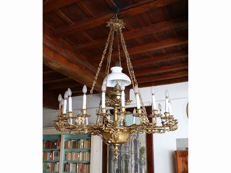 Grande Lampadario in Bronzo Dorato