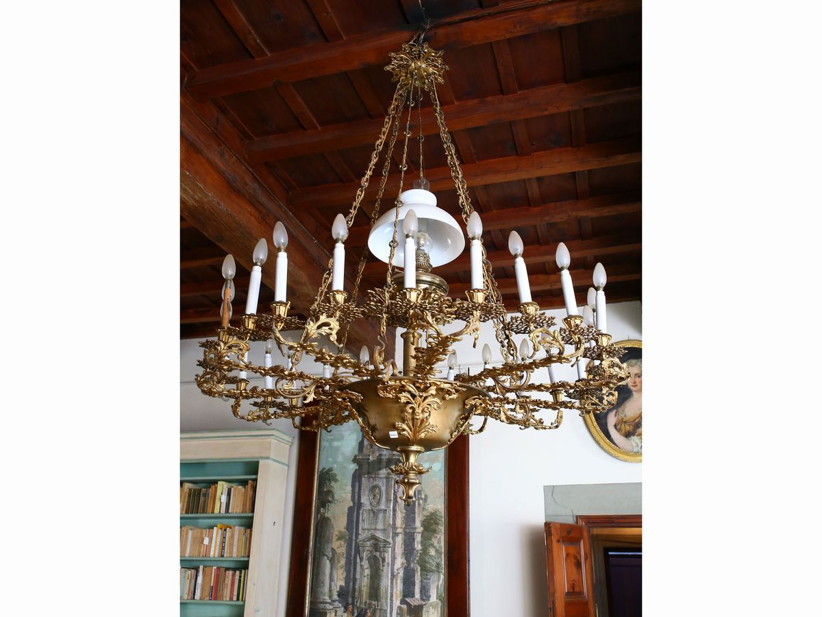 Grande Lampadario in Bronzo Dorato
