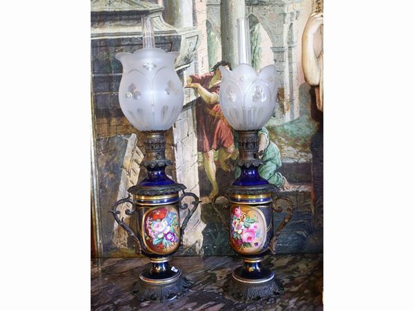 Pair of porcelain and antimony oil lamps  (France, second half of the 19th century)  - Auction Furniture and Paintings from the Ancient Fattoria Franceschini, partly from Villa I Pitti - Maison Bibelot - Casa d'Aste Firenze - Milano