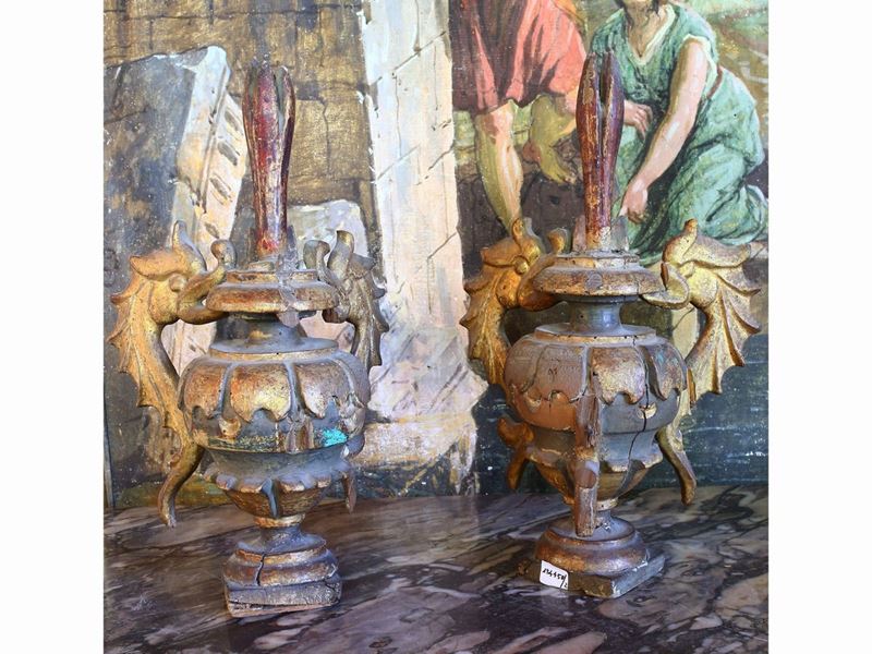 Coppia di Portapalmette in Legno Laccato e Dorato