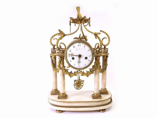 Orologio da tavolo in alabastro e bronzo dorato