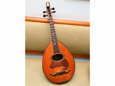 Mandolino Intarsiato in Ciliegio ed Altre Essenze Pilade Maurri