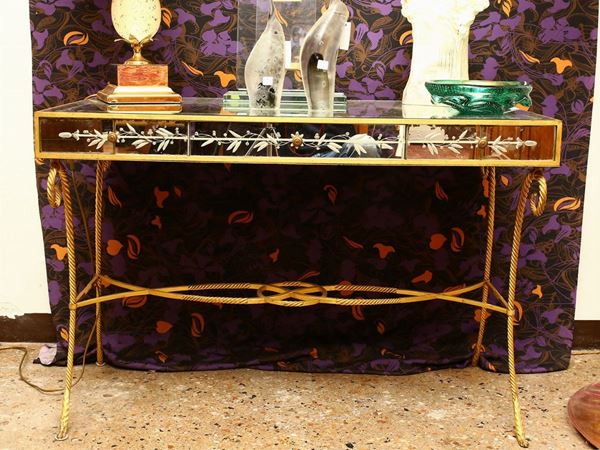 Tavolino-toilette da centro in specchio e ferro battuto dorato