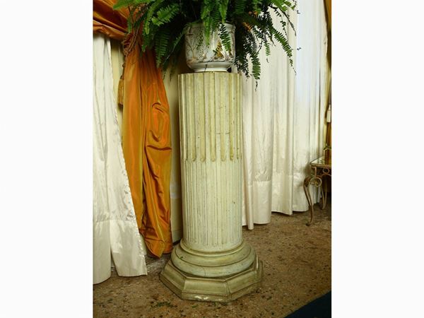 Colonna in legno laccato color verde acqua