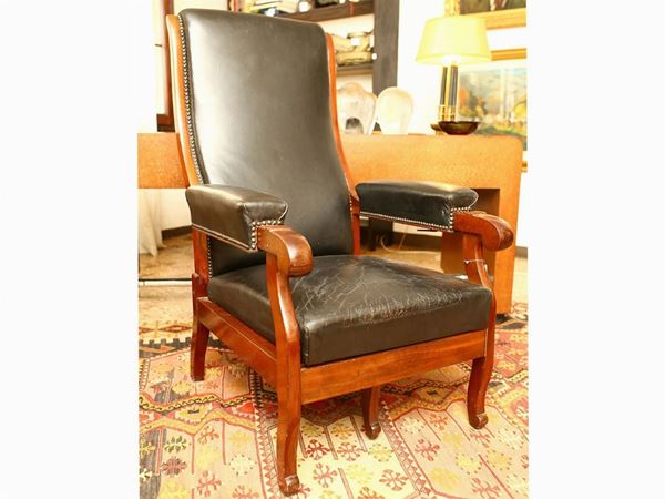 A mahogany chaise-longue armchair