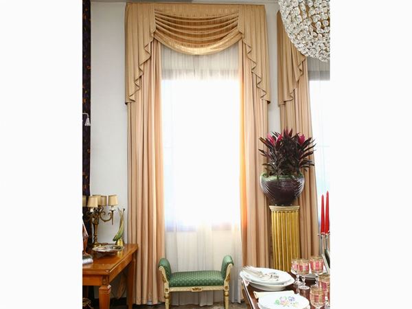 Tendaggio in raso di cotone rosa rigato  - Asta La Collezione di Muccia Breda - Villa Donà a Borbiago di Mira (Venezia) - Maison Bibelot - Casa d'Aste Firenze - Milano