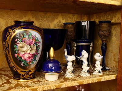 Lotto di Accessori in Vetro e Porcellana in Monocromia Blu