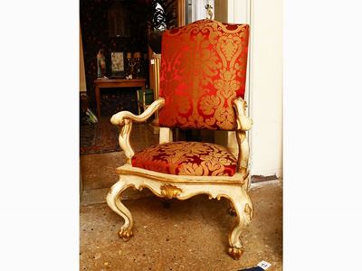 Poltrona in Legno Laccato Bianco e Lumeggiato in Oro