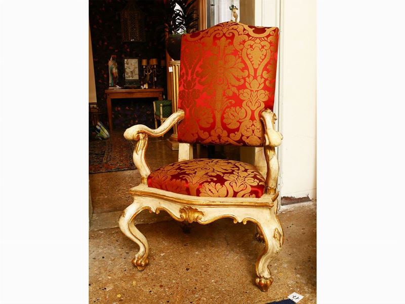 Poltrona in Legno Laccato Bianco e Lumeggiato in Oro