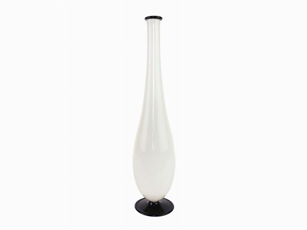 Bottle-shaped vase in opal glass
