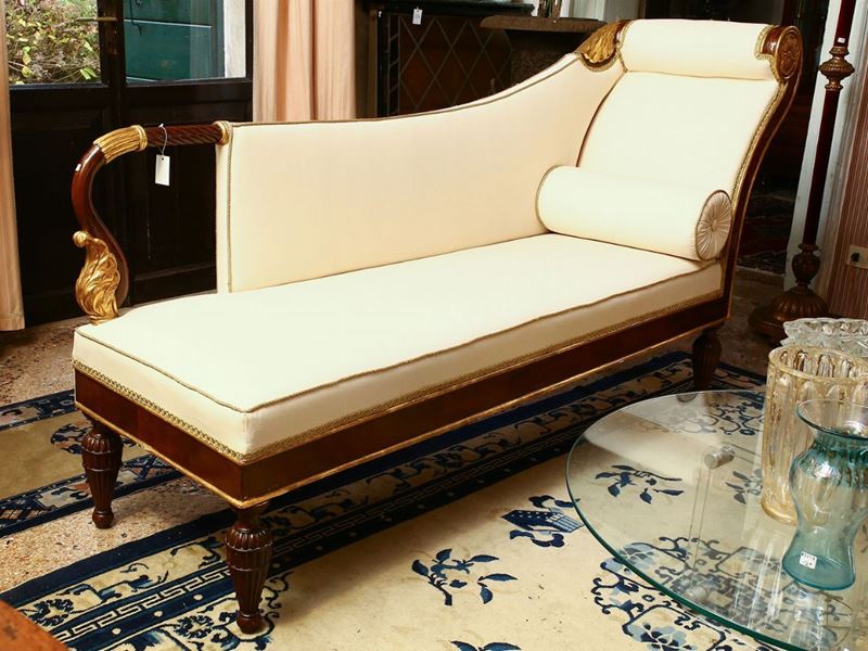 Importante Agrippina in Noce Lumeggiato in Oro