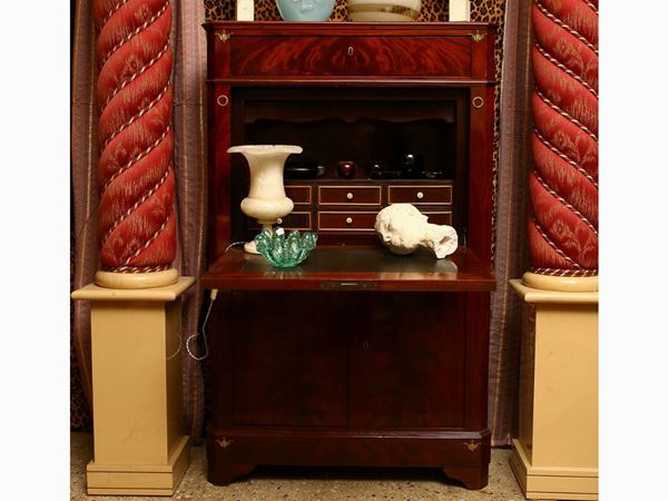 Secretaire impiallacciato in piuma di mogano  (Francia, prima metà del XIX secolo)  - Asta La Collezione di Muccia Breda - Villa Donà a Borbiago di Mira (Venezia) - Maison Bibelot - Casa d'Aste Firenze - Milano
