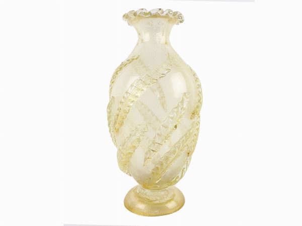 Glass vase with aventurine inclusions