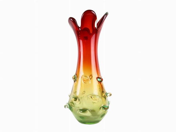 Vase in thick two-tone red and green glass