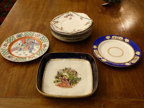 A lot of nine decorative plates