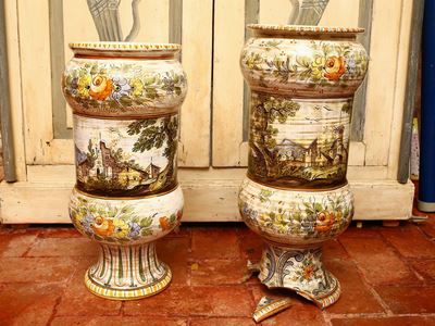 Coppia di Grandi Vasi in Terracotta Smaltata