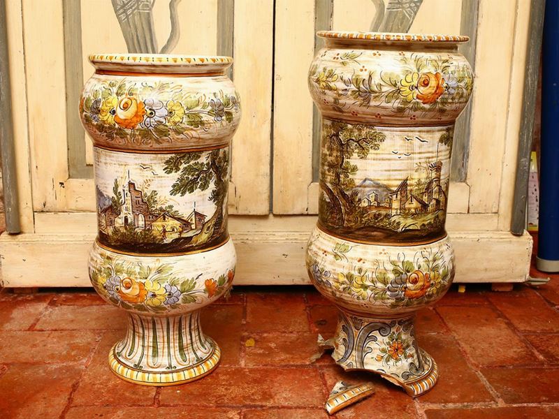 Coppia di Grandi Vasi in Terracotta Smaltata