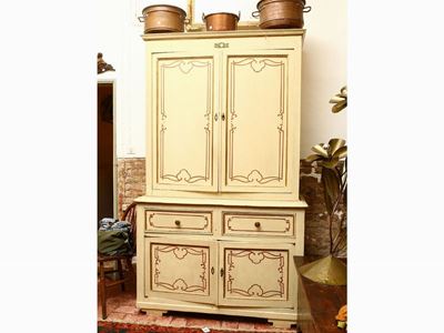 Credenza a Due Corpi in Legno Laccato Bianco