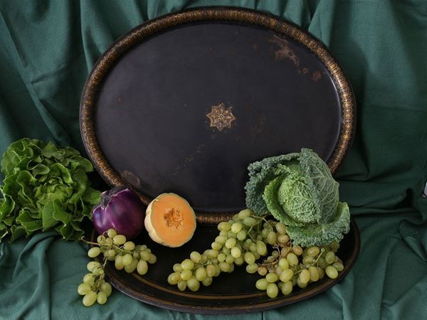 Two oval trays in tole