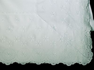Due Parure Matrimoniali in Lino e Cotone Ricamati