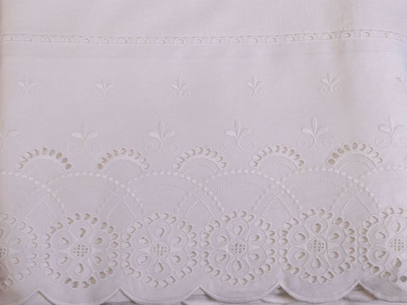 Parure Matrimoniale in Misto Lino Bianco Ricamato