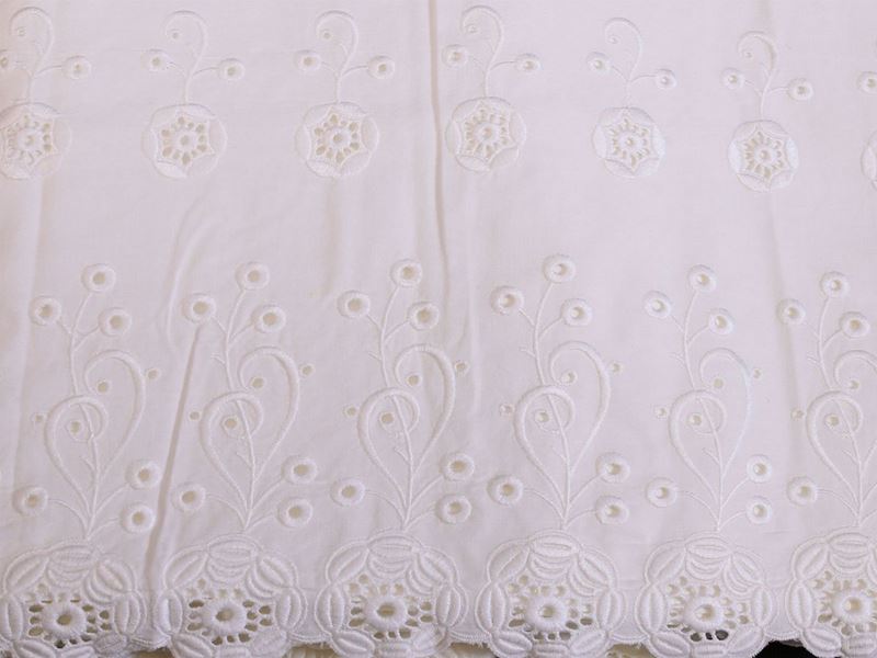 Parure Matrimoniale in Misto Lino Bianco Ricamato