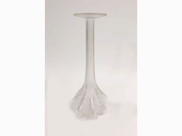 Lalique single flower vase in frosted, satin and ribbed crystal. Signed Lalique.