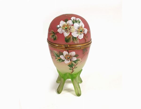 Eggs-shaped glass box supported by five feet and painted with flowers and leaves.  (France, 1900)  - Auction Furniture and Paintings from a villa in Fiesole (FI) - Maison Bibelot - Casa d'Aste Firenze - Milano