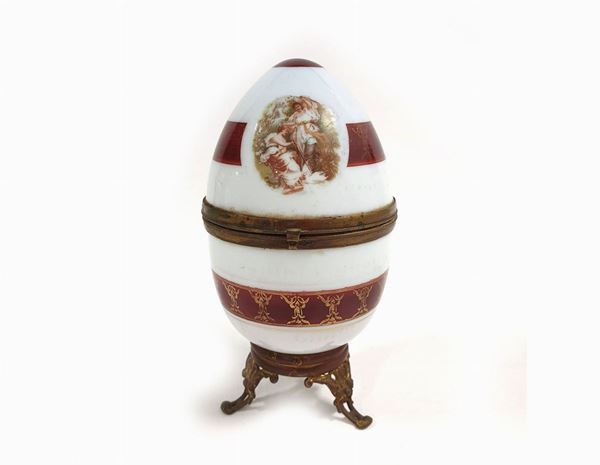Egg-shaped opaline glass box supported by a gilded brass tripod