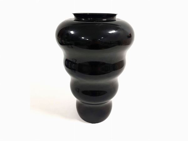 A VeArt vase in black glass. Original label. Signed.  (Murano, 20th century)  - Auction Furniture and Paintings from a villa in Fiesole (FI) - Maison Bibelot - Casa d'Aste Firenze - Milano