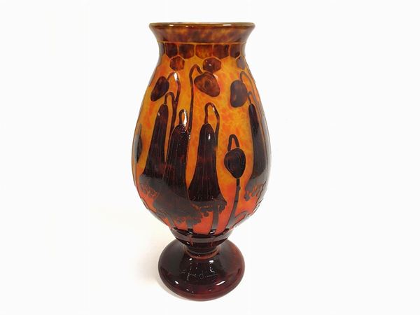 A large cameo glass vase Le Verre Français decoro Clochettes. Signed.  (France,)  - Auction Furniture and Paintings from a villa in Fiesole (FI) - Maison Bibelot - Casa d'Aste Firenze - Milano