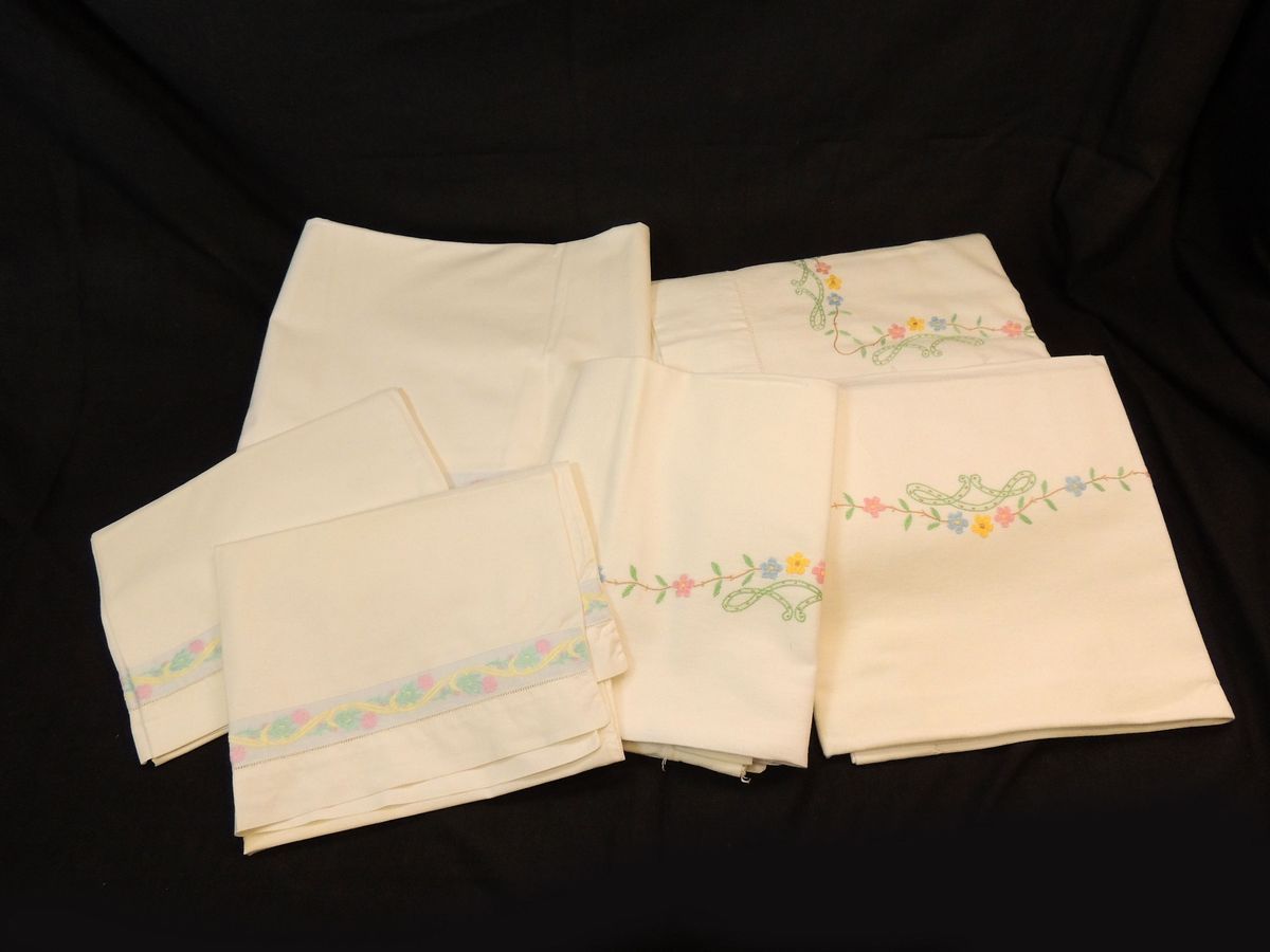 Due Parure Matrimoniali in Lino Bianco Ricamato