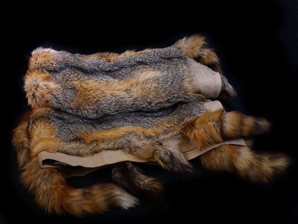 Coperta in lana e pelliccia di volpe