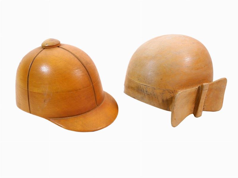 Due Stampi per Cappelli in Legno Tenero