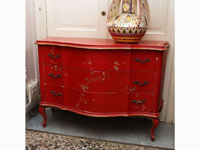Piccolo Cassettone in Legno Laccato Rosso Decorato a Chinoiserie