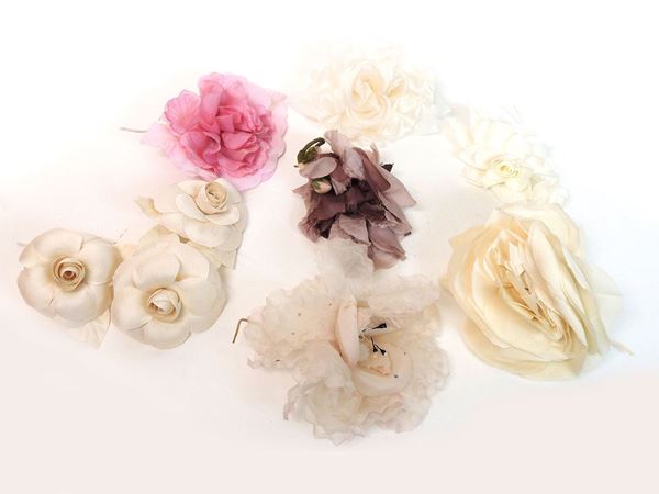 Lotto di fiori ornamentali in tessuto