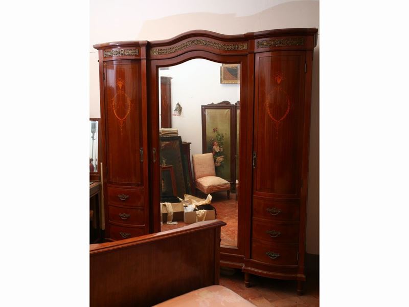 Armadio Impiallacciato in Satinwood