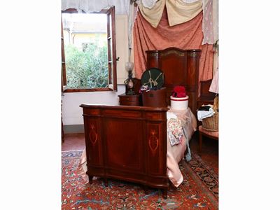 Coppia di Letti Singoli Impiallacciati in Satinwood