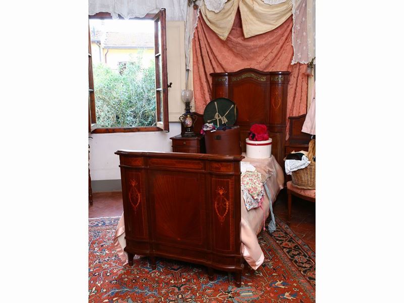 Coppia di Letti Singoli Impiallacciati in Satinwood