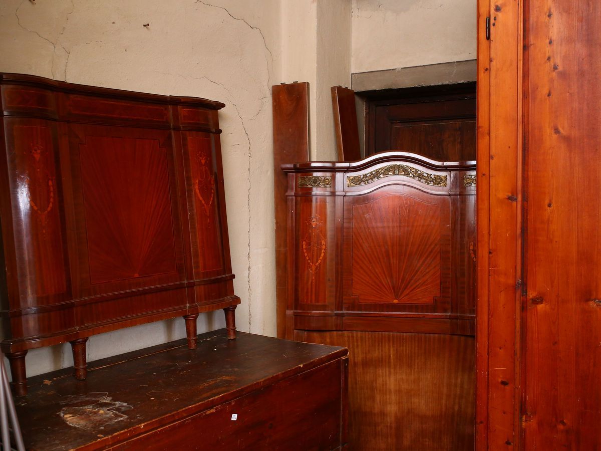 Coppia di Letti Singoli Impiallacciati in Satinwood