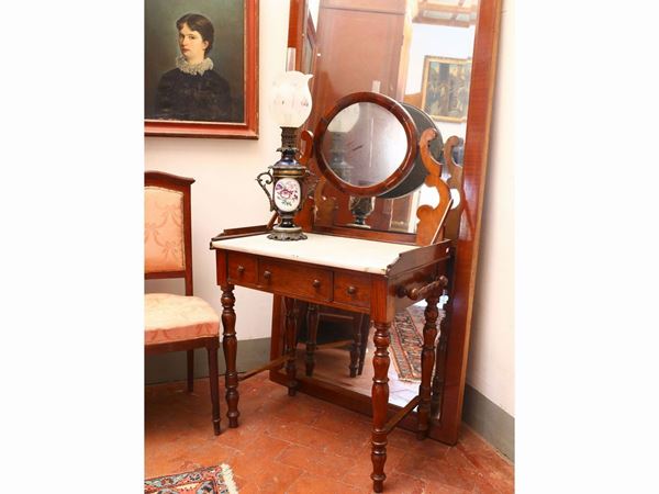 Small walnut veneered toilette  (Tuscany, second half of the 19th century)  - Auction Furniture and Paintings from the Ancient Fattoria Franceschini, partly from Villa I Pitti - Maison Bibelot - Casa d'Aste Firenze - Milano
