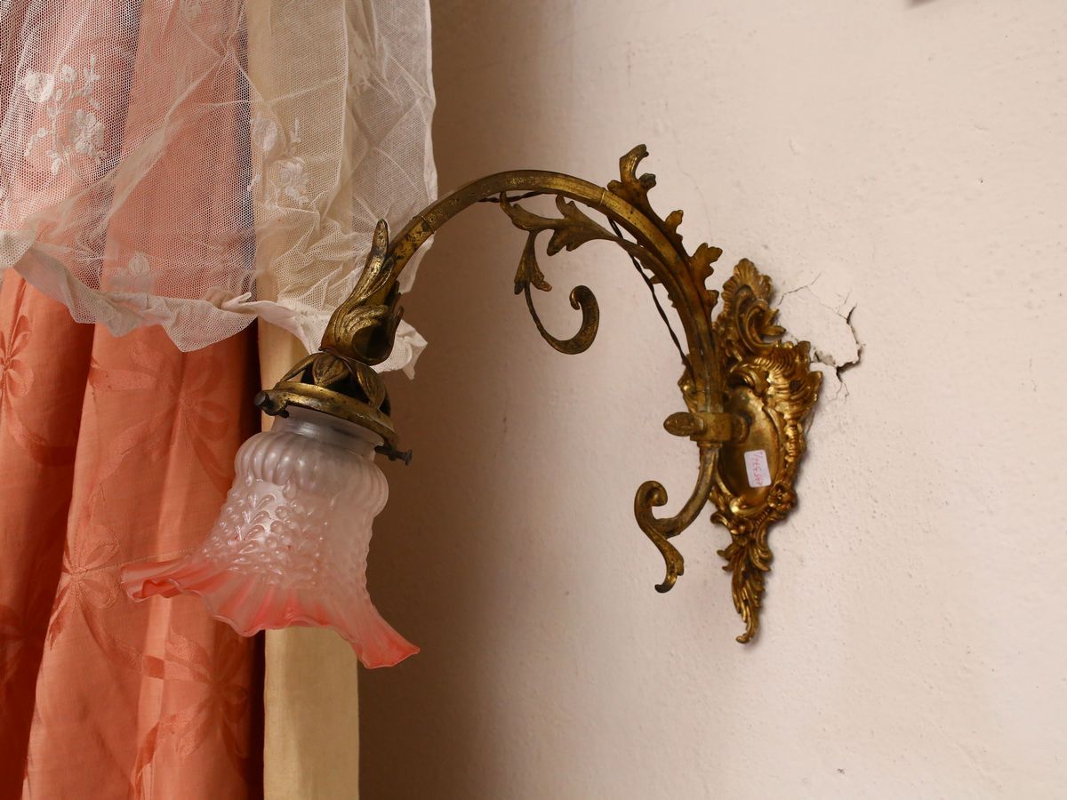 Coppia di Applique in Tôle Dorata