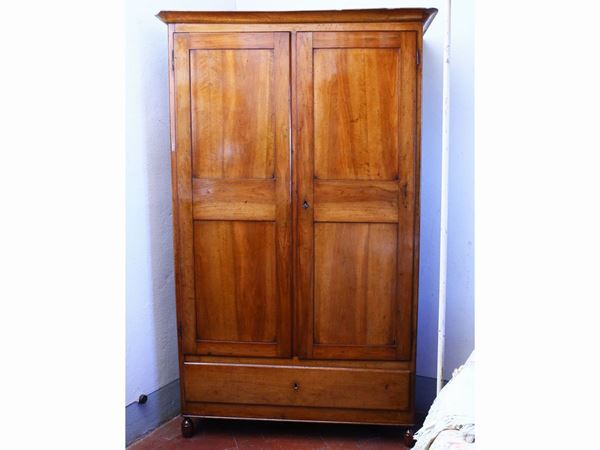 Walnut wardrobe  (Emilia, first half of the 19th century)  - Auction Furniture and Paintings from the Ancient Fattoria Franceschini, partly from Villa I Pitti - Maison Bibelot - Casa d'Aste Firenze - Milano
