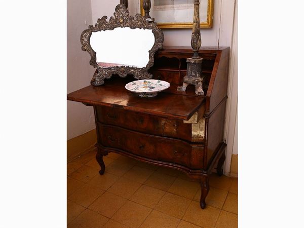 Small flap chest of drawer in walnut briar veneer  - Auction Furniture and Paintings from the Ancient Fattoria Franceschini, partly from Villa I Pitti - Maison Bibelot - Casa d'Aste Firenze - Milano