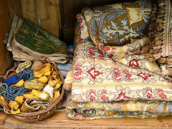 Lot of passementerie and vintage fabrics  - Auction Furniture and Paintings from the Ancient Fattoria Franceschini, partly from Villa I Pitti - Maison Bibelot - Casa d'Aste Firenze - Milano