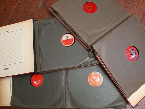 Vinyl records lot  (The master's voice, Cetra and others)  - Auction Furniture and Paintings from the Ancient Fattoria Franceschini, partly from Villa I Pitti - Maison Bibelot - Casa d'Aste Firenze - Milano