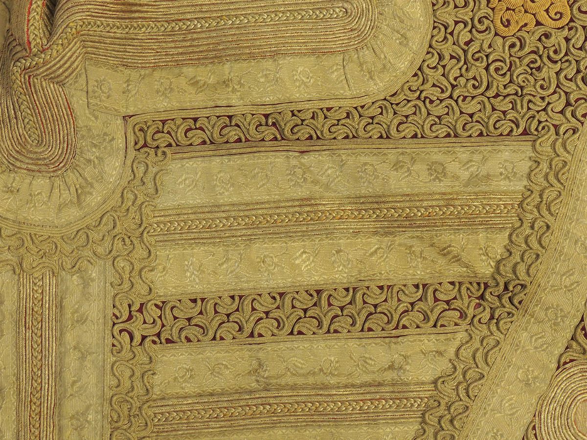 Soprabito Smanicato Etnico in Seta e Fili Metallici Dorati