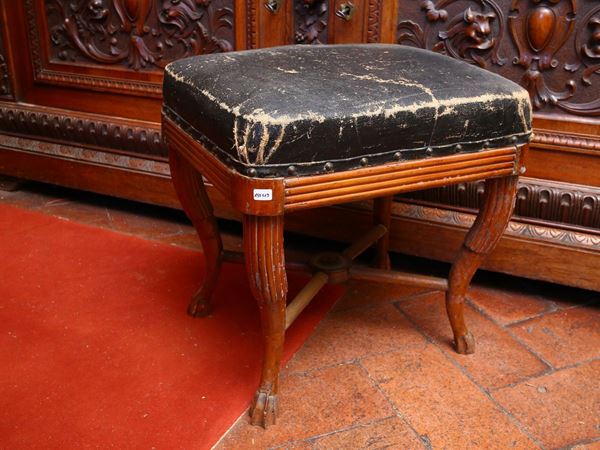 Cherrywood stool  (Tuscany, late 18th century)  - Auction Furniture and Paintings from the Ancient Fattoria Franceschini, partly from Villa I Pitti - Maison Bibelot - Casa d'Aste Firenze - Milano
