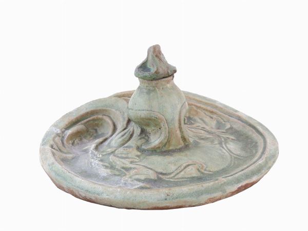 A ceramic inkwell